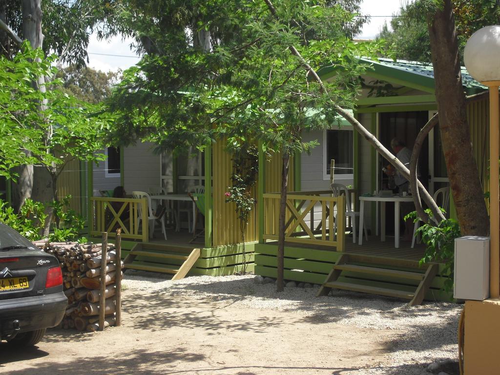 Camping La Cle Des Champs Калви Екстериор снимка